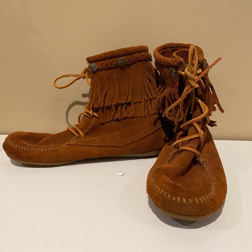 EUC Minnetonka Double Fringe Tramper Boot Size 6